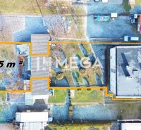 NA PREDAJ KVALITNÝ STAVEBNÝ POZEMOK 741,5 m² V MESTE HUMENNÉ - Letecký pohľad na pozemky pre bývanie v Humennom s vyznačenou plochou 741,5 m².