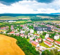 PREDAJ | 2-izb. byt 59 m² + loggia | Š. Michaľany - Pohľad na Šarišské Michaľany z ulice Pod lesíkom s označeným 2-izbovým bytom.