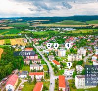 PREDAJ | 2-izb. byt 59 m² + loggia | Š. Michaľany - Letecký pohľad na Šarišské Michaľany, ulica Pod lesíkom, krásna príroda a 2-izbový byt.