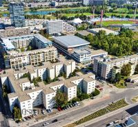 2 - IZBOVÝ BYT | BRATISLAVA III | VAJNORSKÁ  - Letecký pohľad na obytné a komerčné budovy v bratislavskom Novom Meste na Vajnorskej ulici.