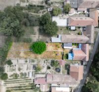 NA PREDAJ RODINNÝ DOM S POZEMKOM O VÝMERE 1003m2 - Letecký pohľad na rodinný dom na ulici Vištuk 158 v meste Vištuk so záhradou.