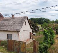 PREDAJ - 4-izbový rodinný dom s veľkým potenciálom, Malženice, 646 m² - Rodinný dom v Malženiciach s veľkým dvorom a prístavbou v prírodnom prostredí.