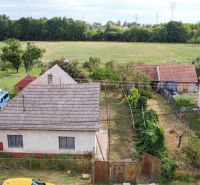 PREDAJ - 4-izbový rodinný dom s veľkým potenciálom, Malženice, 646 m² - Rodinný dom v Malženiciach s veľkou záhradou a susediacimi domami.