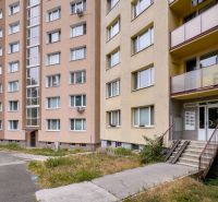 BENADOVA - 4-IZBOVÝ BYT PO KOMPLETNEJ REKONŠTRUKCII, 79 m², LOGGIA  - Bytový dom s balkónmi na ulici Benadová v Košiciach, vhodný na 4-izbový byt.