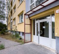 BENADOVA - 4-IZBOVÝ BYT PO KOMPLETNEJ REKONŠTRUKCII, 79 m², LOGGIA  - Vchod do budovy na Benadovej ulici pre 4-izbový byt v Košiciach.