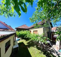 Predaj 5-izbového domu s množstvom zelene! - Rodinný dom na Sládkovičovej 135 v Zlatých Moravciach s zeleným dvorom a vinicou.