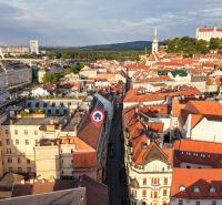 LAURINSKÁ, 2i byt, 68m² – REPREZENTATÍVNE bývanie v historickom CENTRE - Pohľad na Bratislava - Staré Mesto, Laurinská ulica, ukazuje atmosféru historického centra.