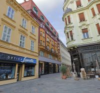 LAURINSKÁ, 2i byt, 68m² – REPREZENTATÍVNE bývanie v historickom CENTRE - Ulica Laurinská v Bratislave - Starom Meste s obchodmi a kaviarňami.