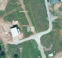 Stavebný pozemok 510m2 - Bitarová - Letecký pohľad na pozemky na bývanie v obci Bitarová, ukazuje priľahlé územie.