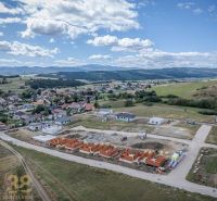 Moderná novostavba rodinného domu v obci Hôrka - Pohľad na plány rodinného domu v Poprade, vrátane rôznych strán a poznámok.
