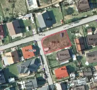 Nižné Raslavice – 357 m2 STAVEBNÝ POZEMOK pre rodinný dom - Mapa Pozemky - bývanie v Raslaviciach s parcelnými číslami a ulicou Veterná.