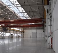 Priemyselná hala 2 500 m²  SKLADOVANIE, VÝROBA, LOGISTIKA - Priemyselná hala vo výrobných priestoroch s dvomi žeriavmi a presklenou strechou.