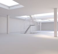 Na predaj PRIESTRANNÉ FITNESS CENTRUM na LUKRATÍVNEJ ADRESE RUŽINOVA - Svetlé obchodné priestory s otvoreným schodiskom a presklenými stropmi.