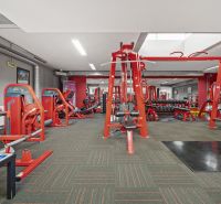Na predaj PRIESTRANNÉ FITNESS CENTRUM na LUKRATÍVNEJ ADRESE RUŽINOVA - Telocvičňa s posilňovacími strojmi a činkami v obchodných priestoroch.