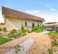 Na predaj 9-izb. RD v obci Nový Život - Vojtechovce - Rodinný dom vo Vojtechovciach, Nový Život s upravenou záhradou a terasou na oddych.