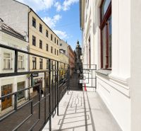Reprezentatívne priestory na prenájom, Mlynská, Košice - Staré mesto - Balkón s výhľadom na ulicu Mlynská, Košice - mestská časť Staré Mesto, pred kanceláriami.