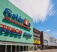 NA PREDAJ ŠTÝLOVÝ A VEĽKÝ 3-IZBOVÝ BYT, KOMPLETNÁ REK., LAMAČ - BA - Obchodné centrum na Studenohorskej ulici v Bratislave - Lamači s obchodmi Tesco a CCC.