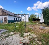 Dve generácie pod jednou strechou, Novosad, rodinný dom, 99.000€ - Rodinný dom na Jarnéj ulici v Novosade s trávnatou a betónovou záhradou.