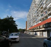 1-izb.byt, Holíčska, Petržalka, 1 p./12 - Panelový bytový dom na Holíčskej ulici v Bratislave - Petržalke.
