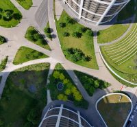 SKY PARK - dizajnový byt - výhľady do zelene  - Letecký pohľad na zeleň a cesty v Starom Meste v Bratislave na Továrenskej.