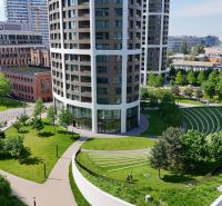 SKY PARK - dizajnový byt - výhľady do zelene  - Námestie na Továrenskej ulici v Bratislave patrí medzi atraktívne lokality.