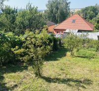 RD NA BÝVANIE AJ PODNIKANIE,1630m2,  SABINOVSKÁ Ul., PREŠOV - Záhrada pri rodinnom dome na Sabinovskej ulici v Prešove s ovocnými stromami.