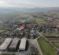Prenájom výrobnej haly vo Vinosadoch - Pohľad zhora na Výrobné priestory v obci Vinosady na Pezinskej ulici.
