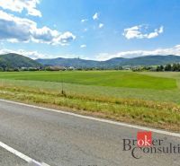 Investičná príležitosť: Komerčný pozemok 8 861 m² s platnou ÚPI v Hlin - Krajina pri Hliníku nad Hronom, Pozemky - komerčné, so zelenými lúkami a horami.
