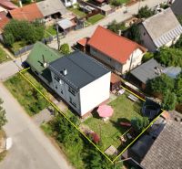 TOP - Rodinný dom v mestskej časti mesta BYTČA - Rodinný dom v Hliníku nad Váhom, Bytča, s trávnikom a detským ihriskom na dvore.