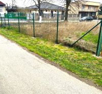 Rovinatý stavebný pozemok - Šaca - Pozemok na bývanie v Košiciach - mestskej časti Šaca, Jarková ulica, pri ceste.