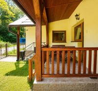 Investičná Príležitosť Chata - RD pri SKI MAKOV 4 959 m² pozem. - Rodinný dom na Čierne v Makove s terasou a dvorom v letnom prostredí.