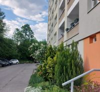 PRENÁJOM: ZARIADENÁ GARSÓNKA NA FONČORDE - Bytový dom na Internátnej ulici v Banskej Bystrici obklopený zeleňou a parkovaním.