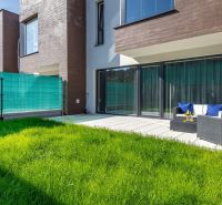 NOVOSTAVBA- NÍZKOENERGETICKÝ4 IZB.RODINNÝ DOM- LORINČÍK HÁJE-PREDAJ-KE - Rodinný dom na ulici Na Košarisku v Košiciach - Lorinčík s trávnikom a terasou.