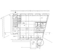 Industriálny obchodný priestor v úplnom centre mesta - 137 m2 - Pôdorys obchodných priestorov so schodiskom a technickými miestnosťami.