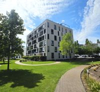 PENTHOUSE – moderný 2i byt s výnimočnou 69 m² terasou, AHOJ PARK - Bytový dom obklopený zeleňou na Sliačskej ulici v Bratislave - Nové Mesto.