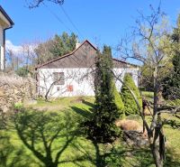 Jedinečný pozemok s domom pod lesom vo Svätom Jure – Neštich  - Záhrada pri dome na Mariánskej ceste, Svätý Jur, vhodné pre Pozemky - bývanie.