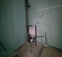 Okr. SeAnec - TOMÁŠOV - EXKLUZÍVNE NA PREDAJ NOVOSTAVBA - dva 4 izb. b - Montáž sanitárneho vybavenia v rodinnom dome s prípravou inštalácií.