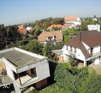 NOVÁ CENA - okr. SENEC - KRÁĽOVÁ PRI SENCI – NA PREDAJ – PRE NÁROČNÝCH - Letecký pohľad na rodinný dom v Kráľovej pri Senci na Záhumenskej ulici.