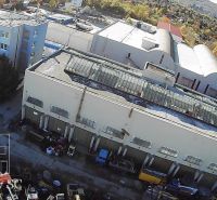 BRATISLAVA III. - RAČA - NA PREDAJ - priemyselný objekt s polyfunkčnou - Letecký pohľad na obchodné priestory na Staviteľskej ulici v Bratislave III.