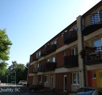 REZERVOVANÉ - 2 izbový veľký celoročne obývateľný apartmán s terasou,  - Bytový dom s balkónmi na Slnečných jazerách v Senci ponúka 2-izbový byt.