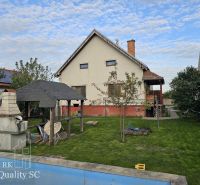 REZERVOVANÉ - NOVÁ CENA - Okr. Senec - TUREŇ - EXKLUZÍVNE NA PREDAJ ro - Rodinný dom na ulici Tureň v obci Tureň s trávnikom a altánkom.