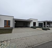 SENEC – NA PREDAJ - Novostavba, 4. izbový rodinný dom s parkovaním pre - Rodinný dom v Senci na Tulipánovej ulici s dláždeným vjazdom a záhradkou.