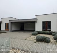SENEC – NA PREDAJ - Novostavba, 4. izbový rodinný dom s parkovaním pre - Rodinný dom na Tulipánovej ulici v Senci s priestranným zakrytým parkovacím miestom.