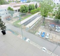 MODERNÝ 2i byt, MATADORKA, BALKÓN, CHLADENIE, PARKING, Závodu Matador - Pohľad z balkóna 2-izbového bytu na ulici Závodu Matador v Bratislave - Petržalke.