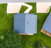 Na predaj investičné apartmány TATRA HOUSES  Veľký Slavkov - Letecký pohľad na strechu rekreačného apartmánu v Centre, Veľký Slavkov.