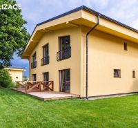Na predaj investičné apartmány TATRA HOUSES  Veľký Slavkov - Rekreačný apartmán na Centrum vo Veľkom Slavkove s terasou a zeleným trávnikom.