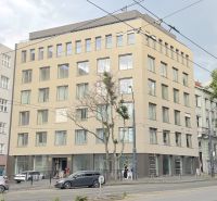 Prenájom 2 izbového bytu, Kollárovo námestie, Bratislava  - Budova na Kollárovom námestí v Bratislave s obchodnými priestormi na prenájom.