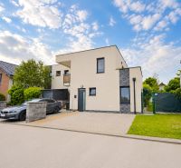 Zariadený 3 izbový byt, 2 park. miesta, 228 m2 záhrada - Rodinný dom na ulici Sama Tomášika v Stupave, s parkovaním a upravenou záhradou.