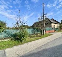 JAHODNÁ – SLNEČNÝ POZEMOK S STARÝM RODINNÝM DOMOM NA PREDAJ - Dom so záhradou na pozemku - bývanie v Jahodnej, pri neuvedenej ulici.