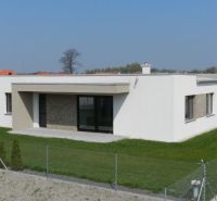 NOVOSTAVBA!!! Moderný nízkoenergetický 4 izbový rodinný dom vysokej kv - Rodinný dom v Dolnom Bare s trávnikom a modernou architektúrou, oplotený.